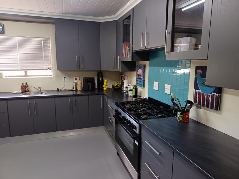4 Bedroom Property for Sale in Hartenbos Heuwels Western Cape